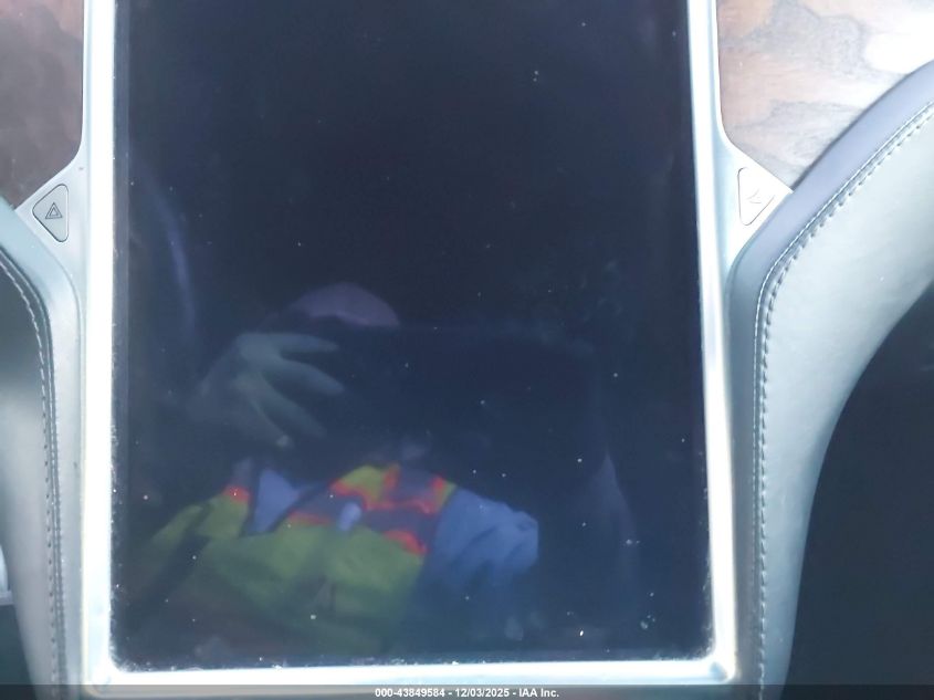 2018 Tesla Model S 100D/75D/P100D VIN: 5YJSA1E25JF249693 Lot: 43849584