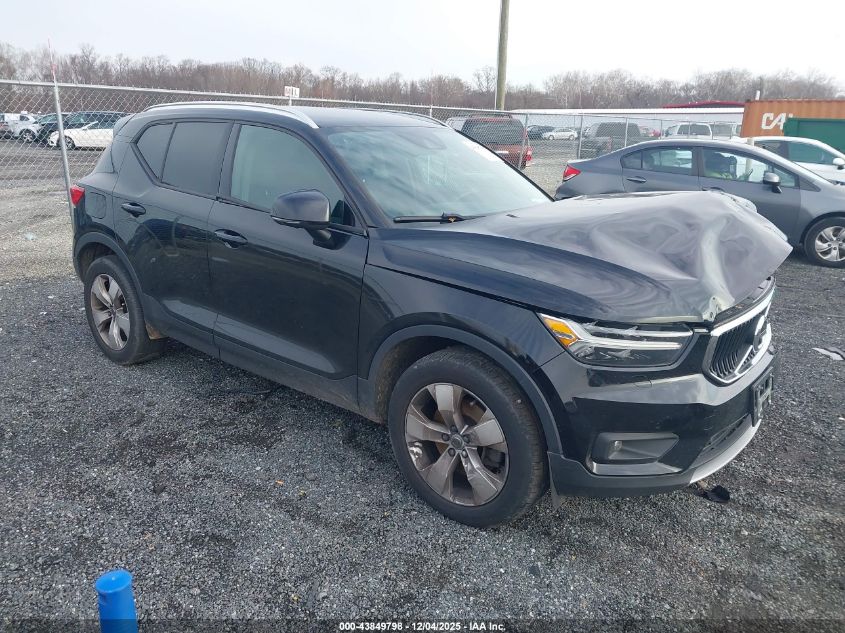 VOLVO XC40 T5 MOMENTUM