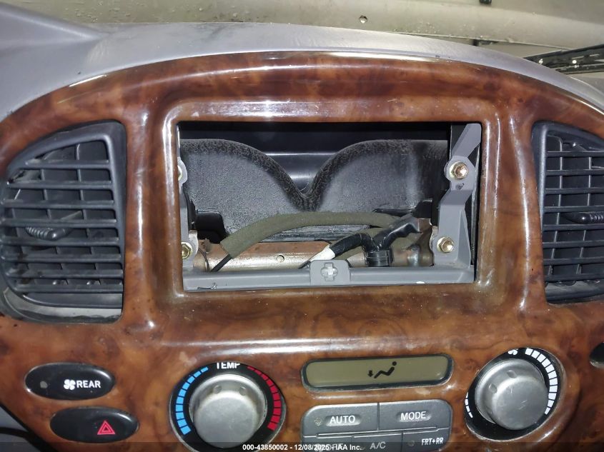 2001 Toyota Sequoia Limited V8 VIN: 5TDBT48A81S055699 Lot: 43850002