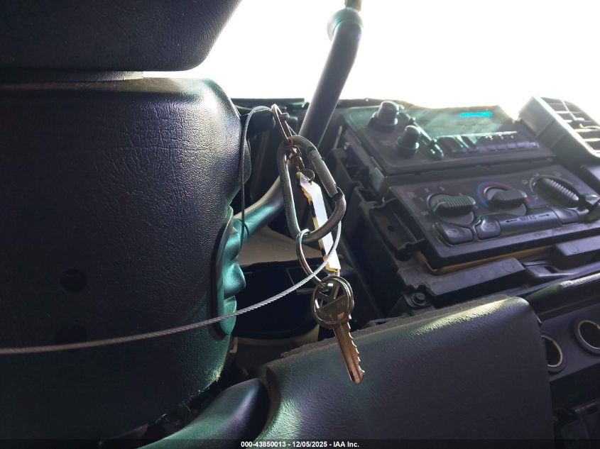 2000 Chevrolet Silverado 1500 VIN: 1GCEC14V6YZ254683 Lot: 43850013