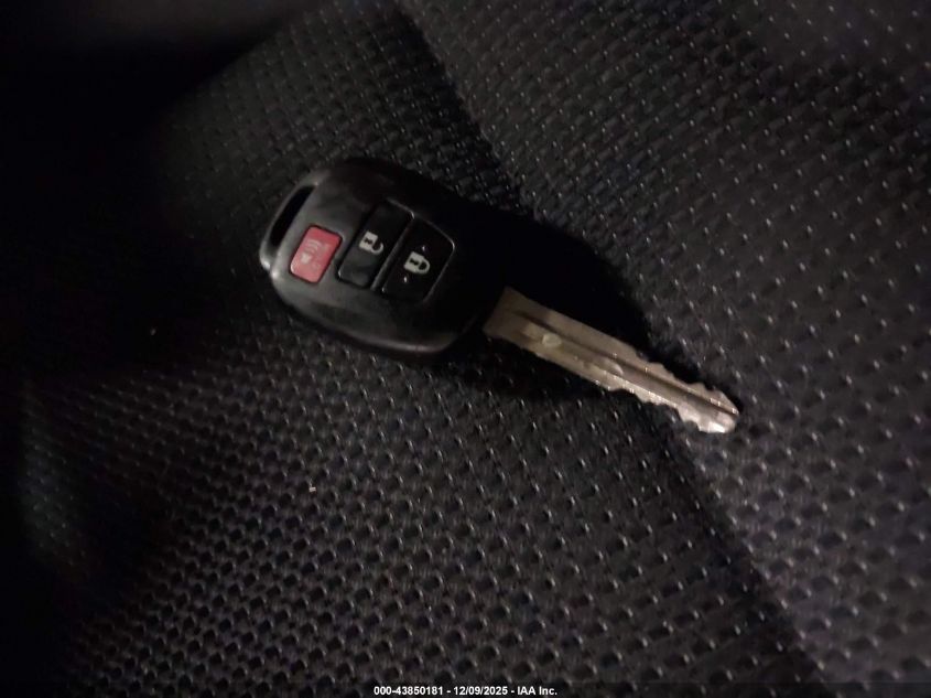 2018 Toyota Rav4 Xle VIN: 2T3RFREV8JW808026 Lot: 43850181