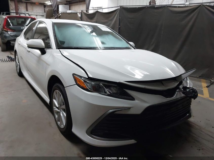 TOYOTA CAMRY LE