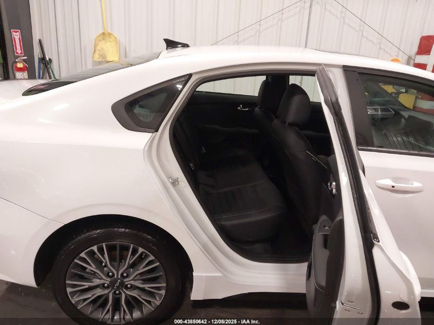 2023 Kia Forte Gt-Line VIN: 3KPF54AD4PE667949 Lot: 43850642