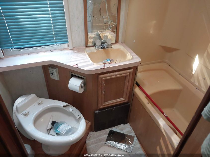 1989 Ford Econoline E350 Cutaway Van VIN: 1FDKE30G4KHC40354 Lot: 43850926