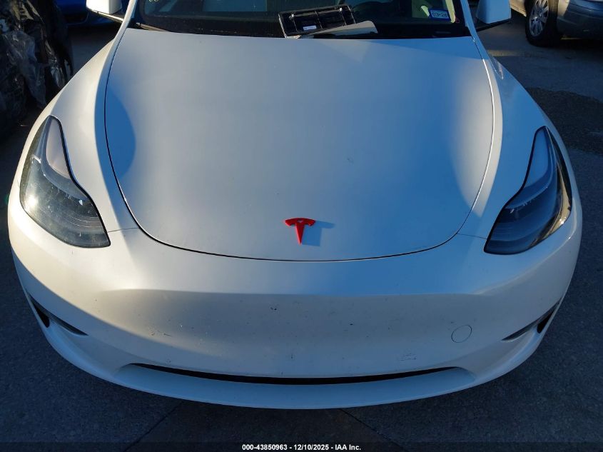 2024 Tesla Model Y Long Range Dual Motor All-Wheel Drive VIN: 7SAYGDEE0RA252906 Lot: 43850963