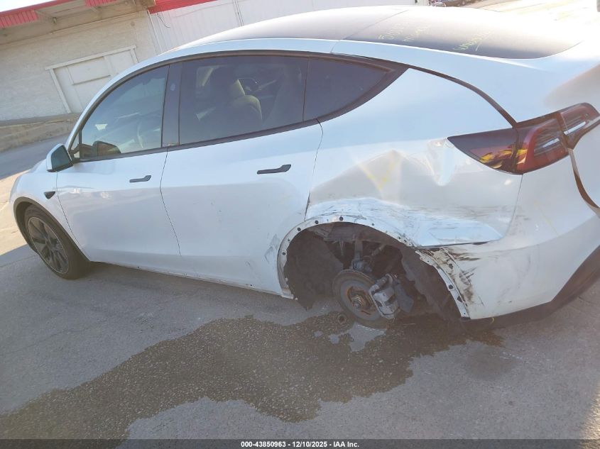 2024 Tesla Model Y Long Range Dual Motor All-Wheel Drive VIN: 7SAYGDEE0RA252906 Lot: 43850963