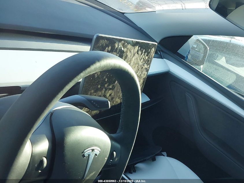 2024 Tesla Model Y Long Range Dual Motor All-Wheel Drive VIN: 7SAYGDEE0RA252906 Lot: 43850963