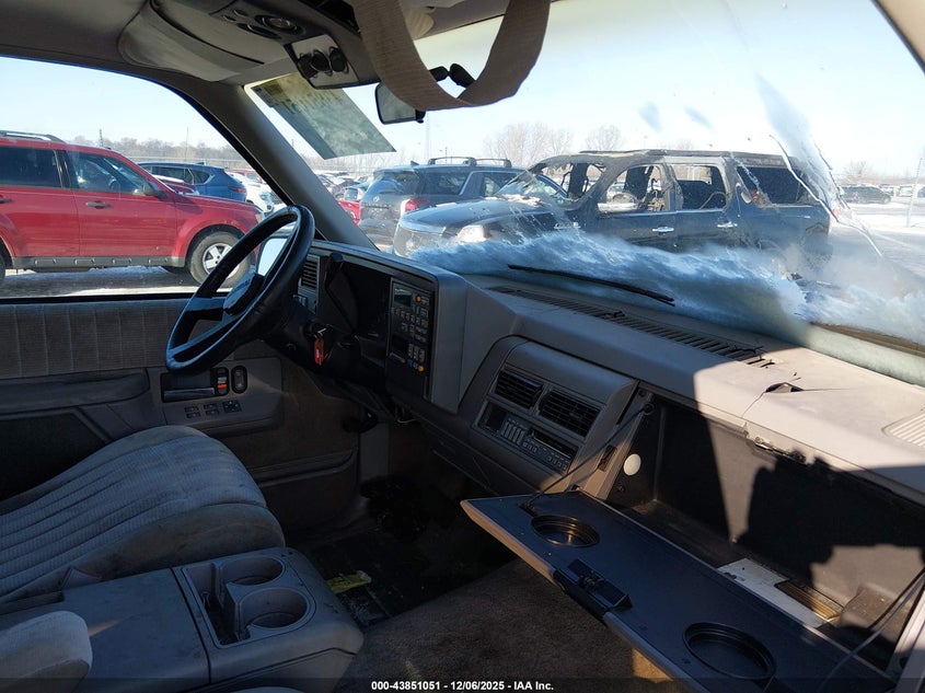 1GNEC16K7PJ307382 1993 CHEVROLET SUBURBAN photo no. 5