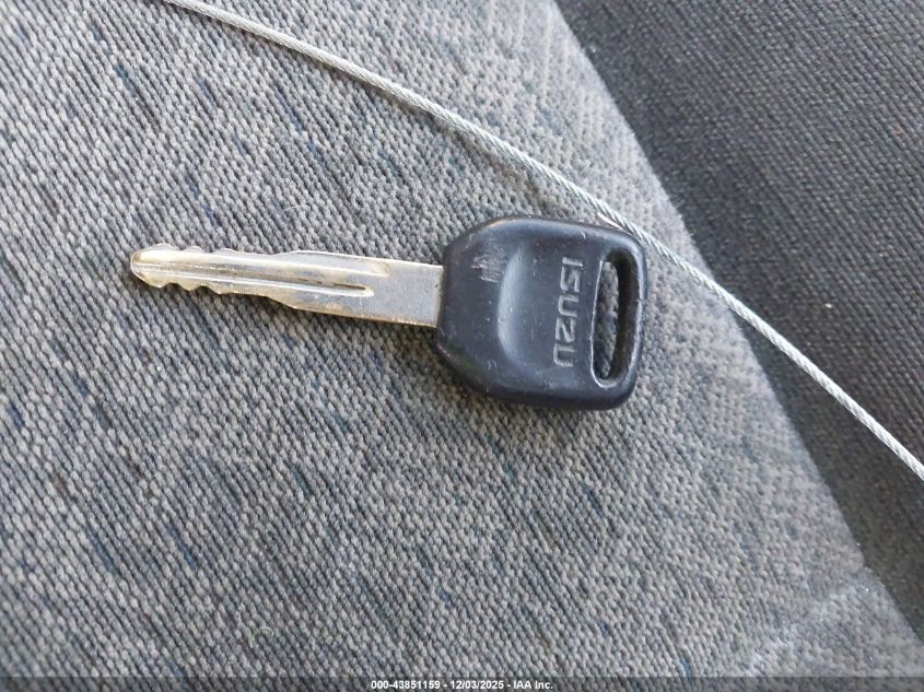 2000 Isuzu Rodeo Ls/Lse/S 3.2L VIN: 4S2CK58W3Y4338515 Lot: 43851159