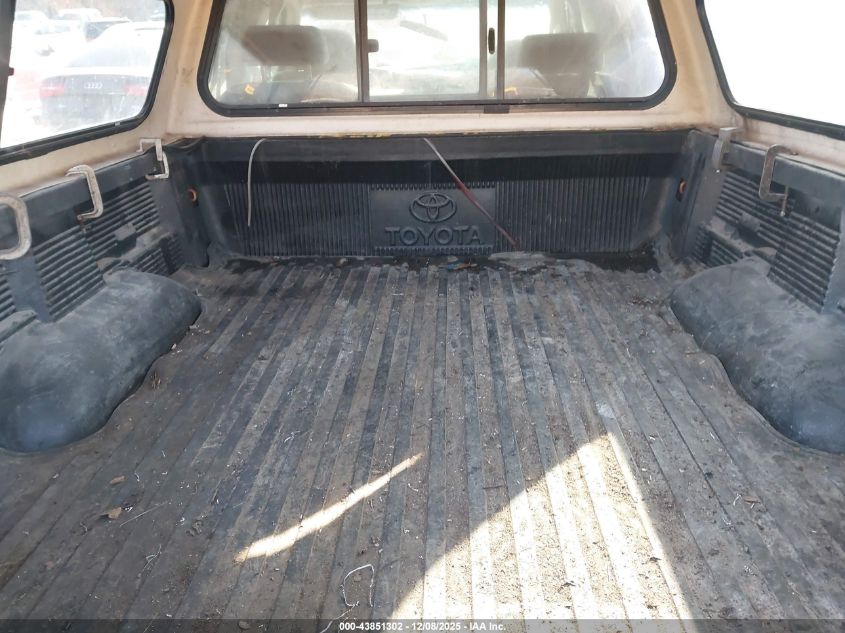 2003 Toyota Tundra Sr5 V8 VIN: 5TBBT44183S437555 Lot: 43851302