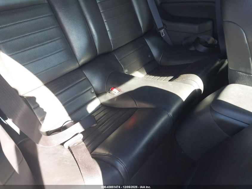 2005 Ford Mustang Gt Deluxe/Gt Premium VIN: 1ZVHT82H655222190 Lot: 43851474