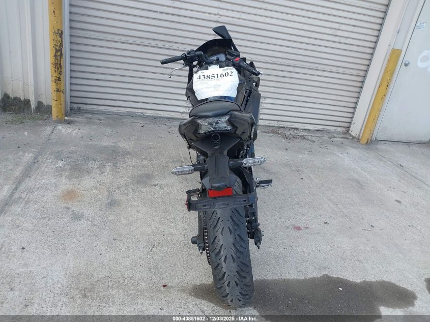 2025 Kawasaki Ex650 R VIN: ML5EXER16SDAD8766 Lot: 43851602