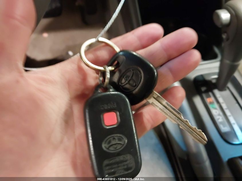 2002 Toyota Camry Le V6 VIN: 4T1BF32K02U505826 Lot: 43851812