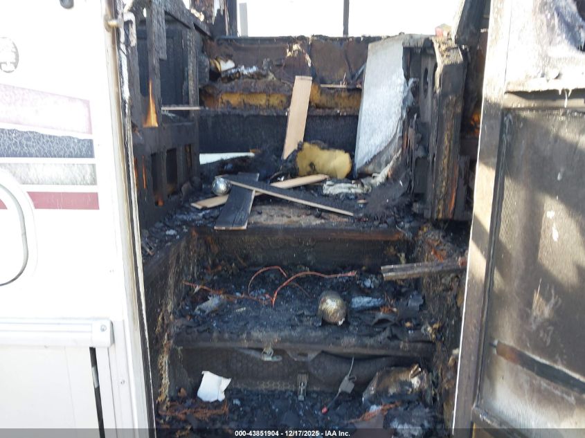 1999 Ford F550 Super Duty Stripped Chass VIN: 3FCMF53S8XJA21827 Lot: 43851904