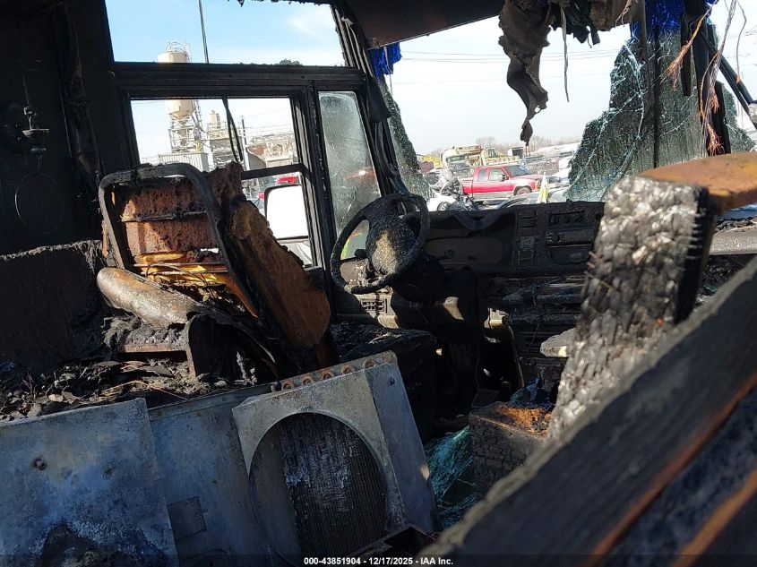 1999 Ford F550 Super Duty Stripped Chass VIN: 3FCMF53S8XJA21827 Lot: 43851904