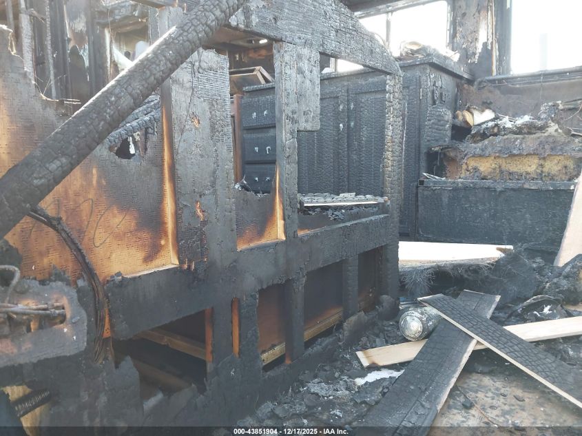 1999 Ford F550 Super Duty Stripped Chass VIN: 3FCMF53S8XJA21827 Lot: 43851904