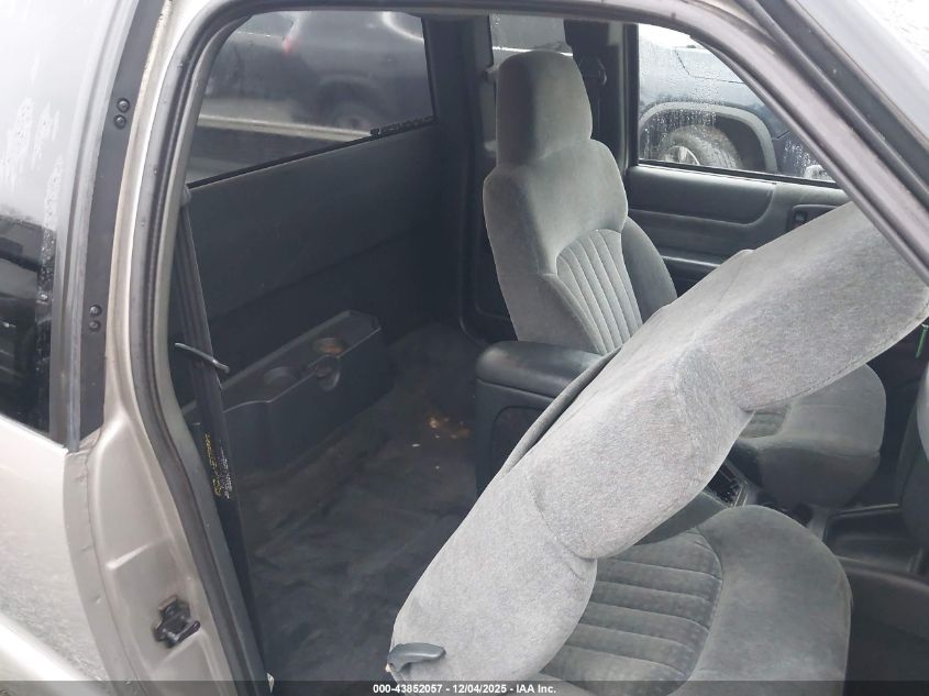 2002 Chevrolet S-10 Ls VIN: 1GCCS19W928183262 Lot: 43852057