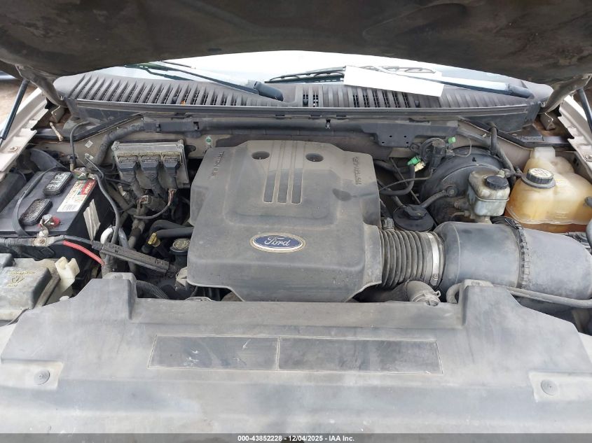 2004 Ford Expedition Xlt VIN: 1FMRU15W34LA28888 Lot: 43852228