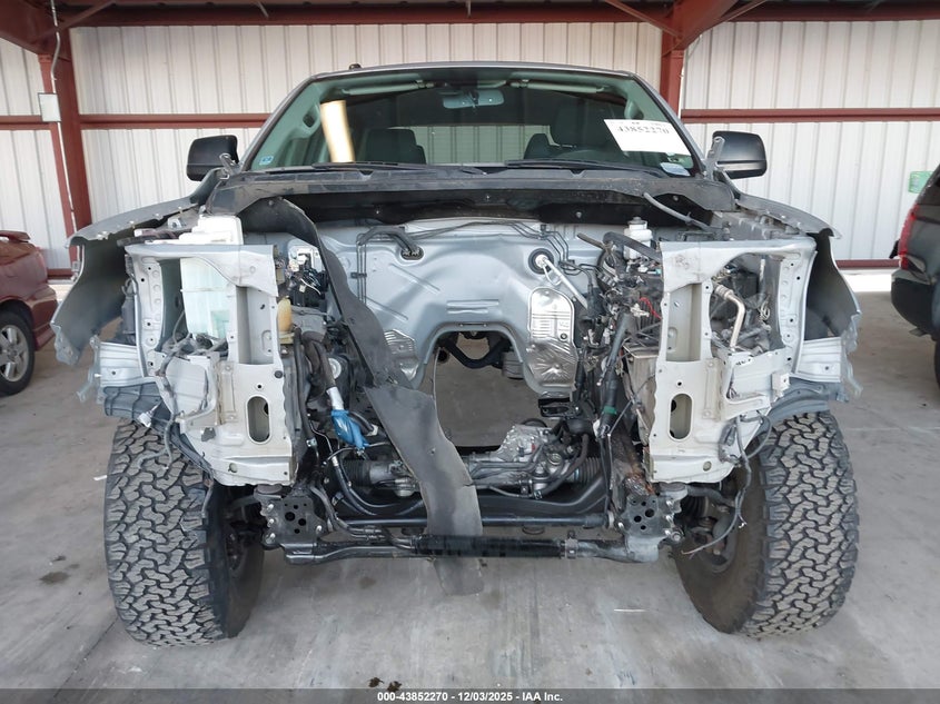 TOYOTA TUNDRA - zdjęcie 12