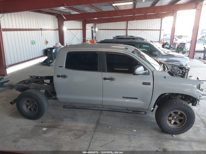 TOYOTA TUNDRA - zdjęcie 13
