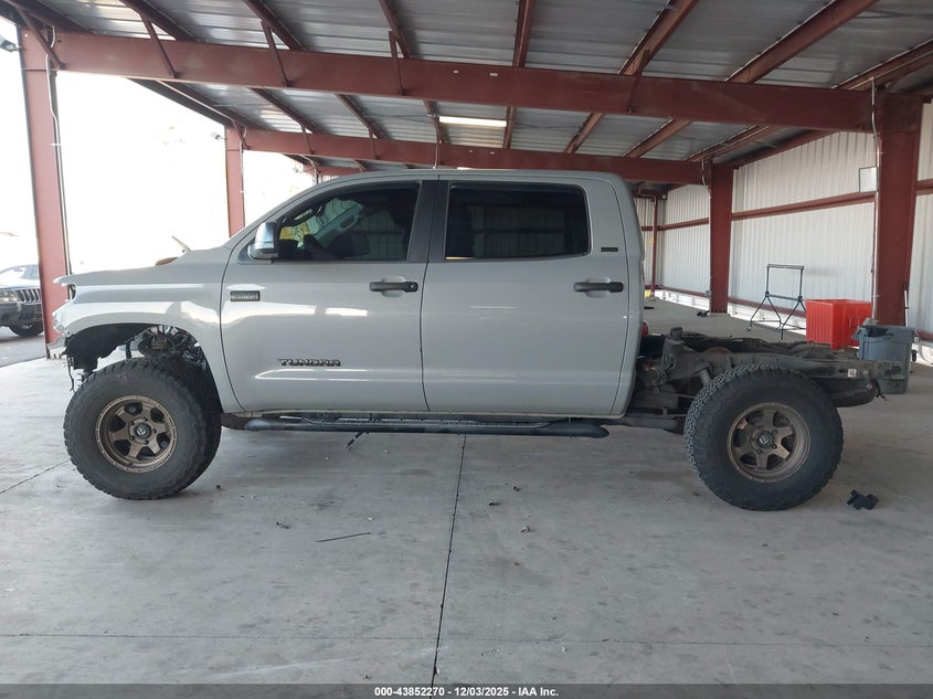 TOYOTA TUNDRA - zdjęcie 14