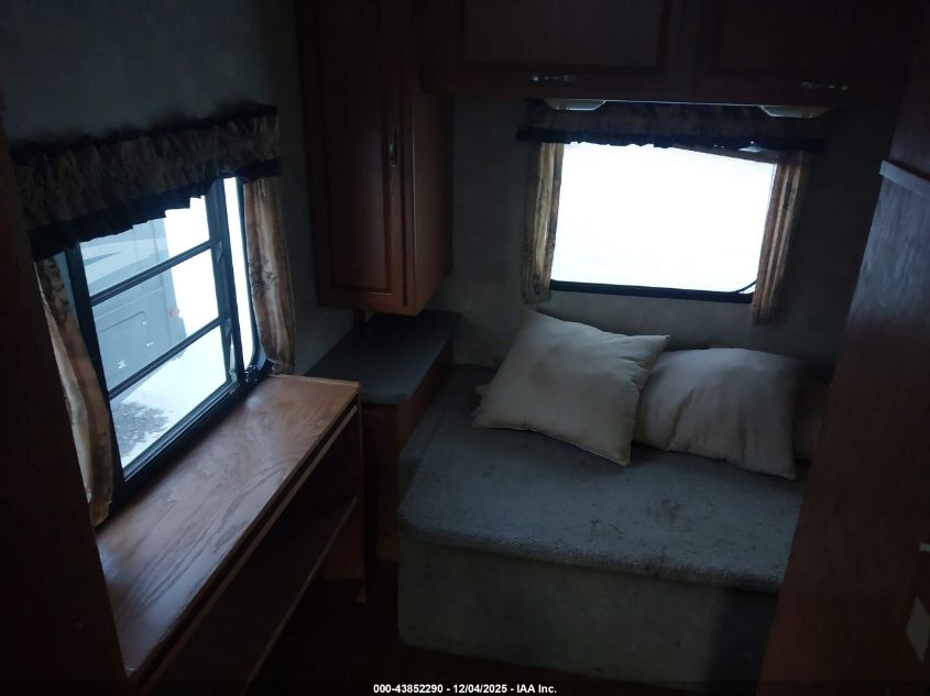 2004 Ford F550 Super Duty Stripped Chass VIN: 1F6LF53S040A03933 Lot: 43852290