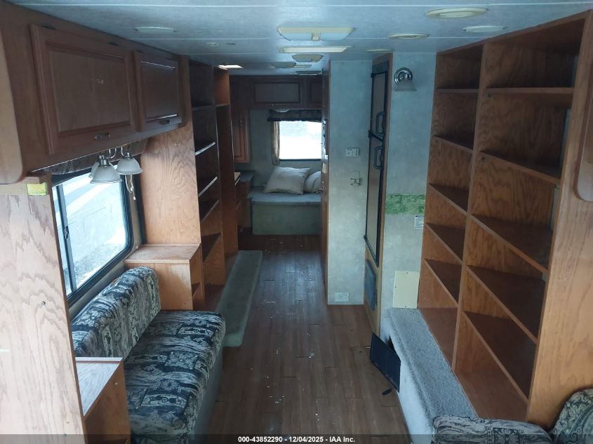 2004 Ford F550 Super Duty Stripped Chass VIN: 1F6LF53S040A03933 Lot: 43852290