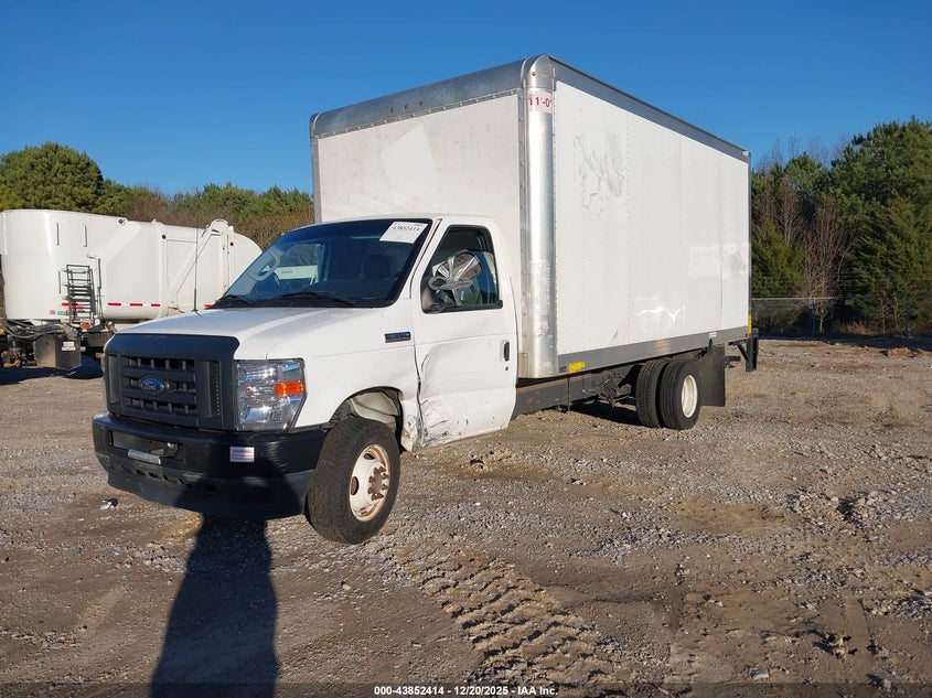 1FDWE3FN8RDD08860 2024 FORD ECONOLINE photo no. 2