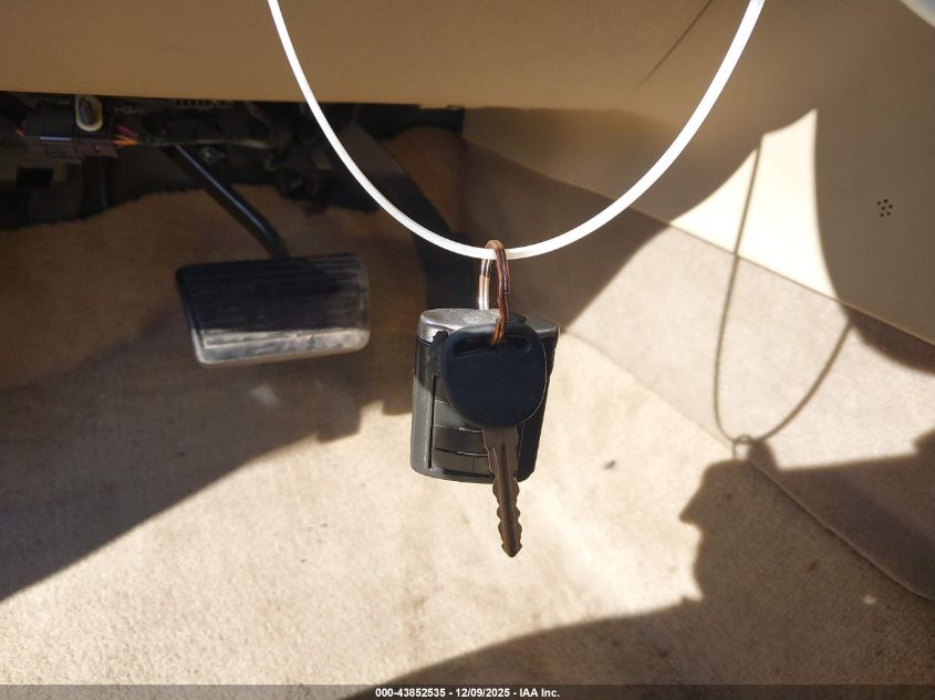 2011 Cadillac Escalade Standard VIN: 1GYS3AEF2BR400511 Lot: 43852535