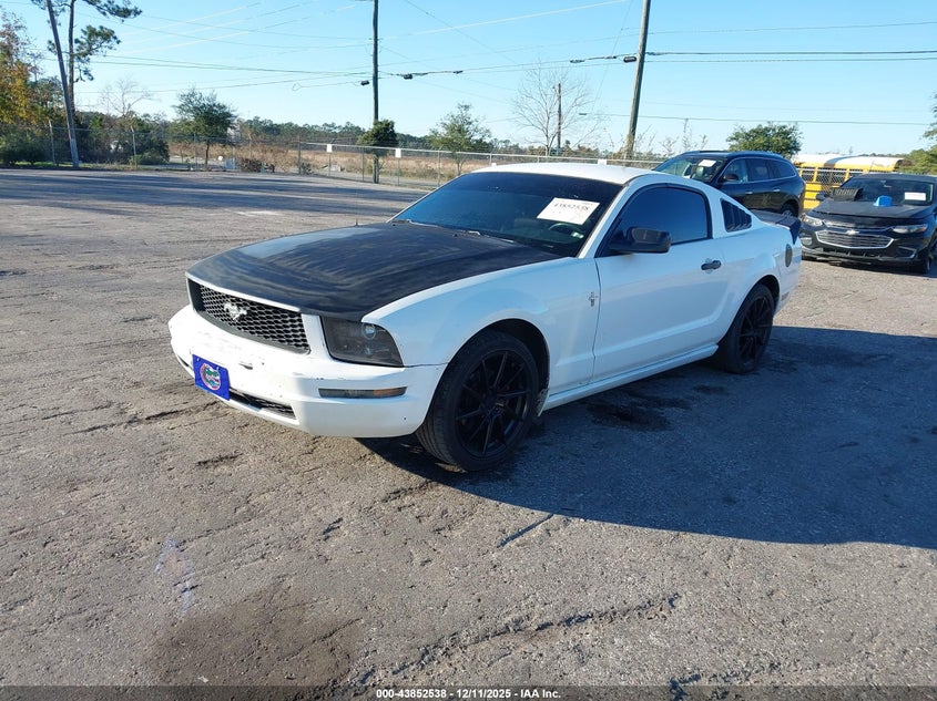 1ZVFT80N575240456 2007 FORD MUSTANG photo no. 2