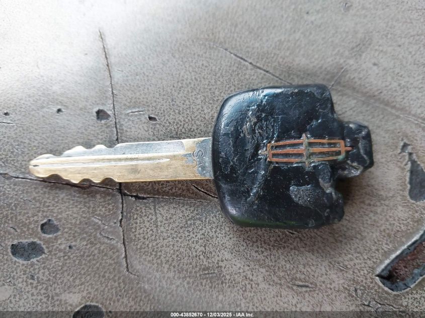 2006 Lincoln Town Car Signature VIN: 1LNHM81W86Y606726 Lot: 43852670