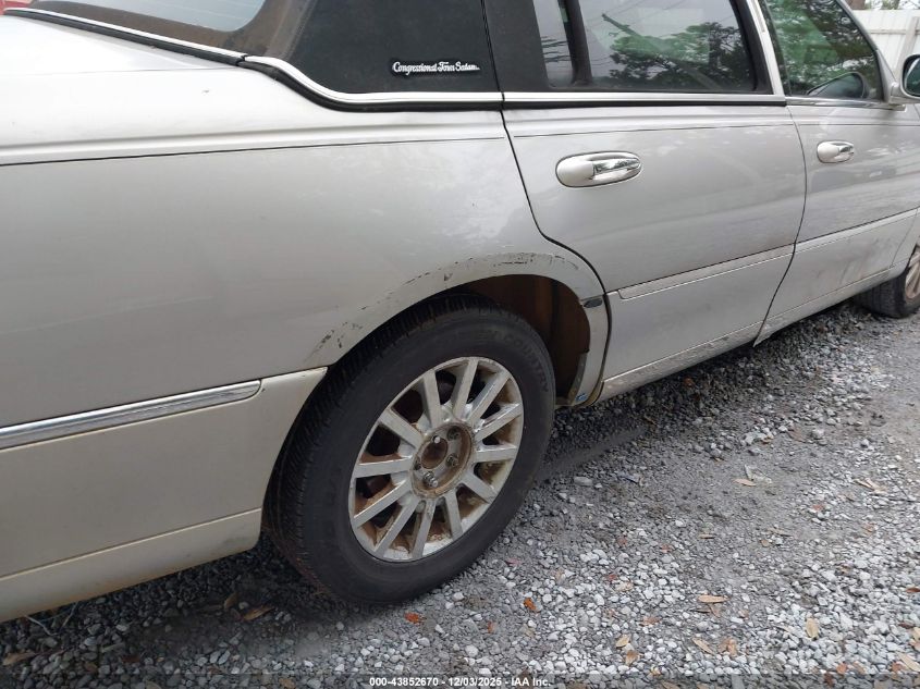 2006 Lincoln Town Car Signature VIN: 1LNHM81W86Y606726 Lot: 43852670