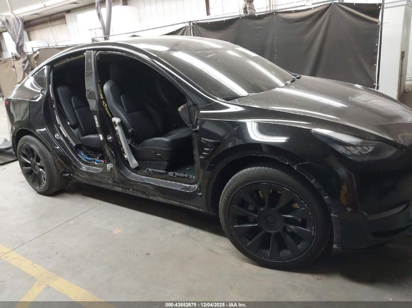 2022 Tesla Model Y Long Range Dual Motor All-Wheel Drive VIN: 7SAYGDEE1NF480037 Lot: 43852679