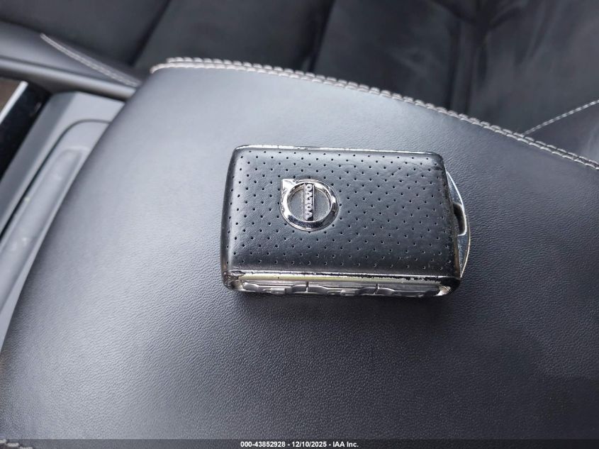 2019 Volvo Xc40 T5 Momentum/T5 R-Design VIN: YV4162XZ1K2017722 Lot: 43852928