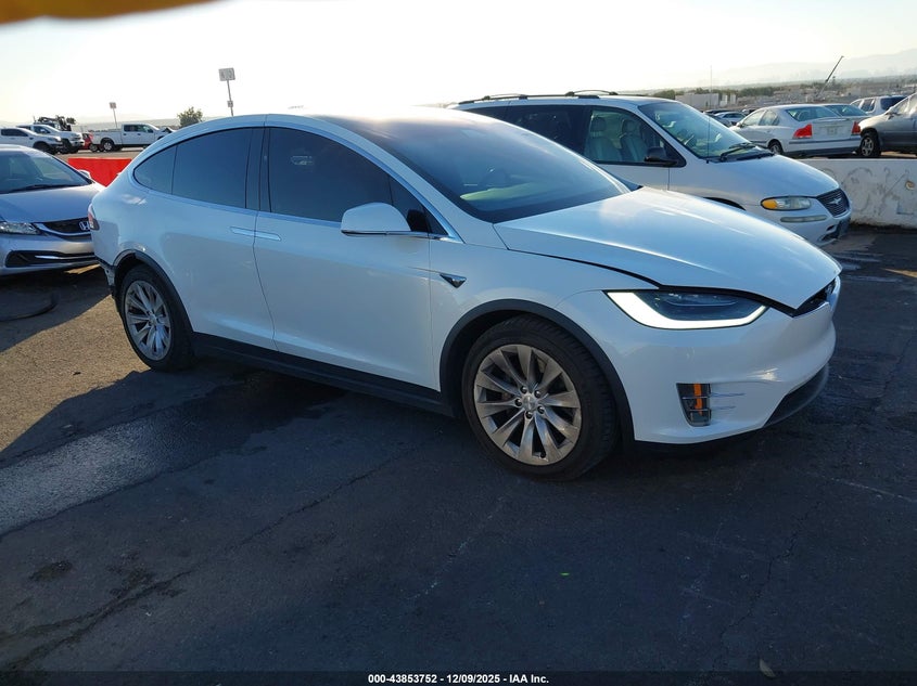 5YJXCAE2XHF066669 2017 Tesla Model X 100D/75D/90D auction photo 1