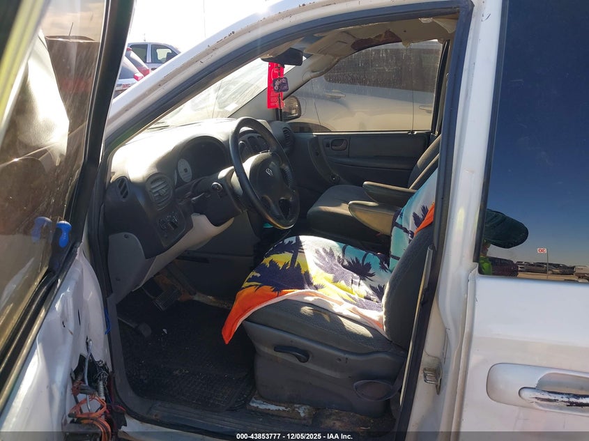 2D4GP24RX5R215139 2005 DODGE CARAVAN photo no. 5