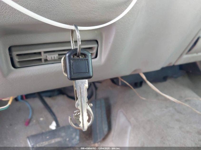 1996 Chevrolet Gmt-400 C1500 VIN: 2GCEC19R3T1200559 Lot: 43854192