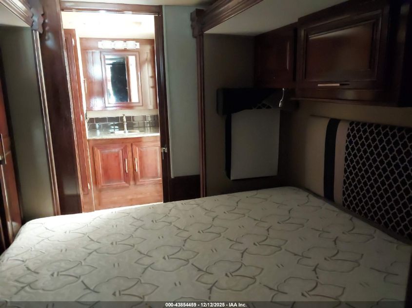 2017 Freightliner Chassis Xc VIN: 4UZAB2DT0HCJA3306 Lot: 43854459