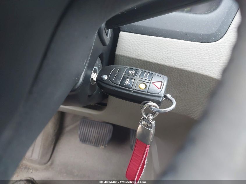 2005 Volvo Xc70 2.5T Awd VIN: YV1SZ592851181408 Lot: 43854485