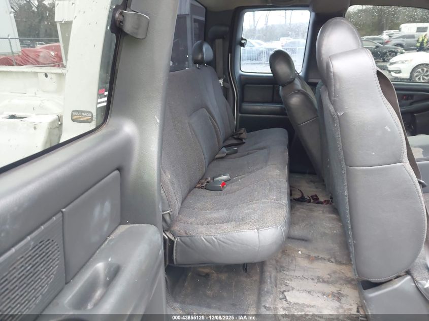 2000 Chevrolet Silverado 1500 VIN: 1GCEC19T3YE391935 Lot: 43855125