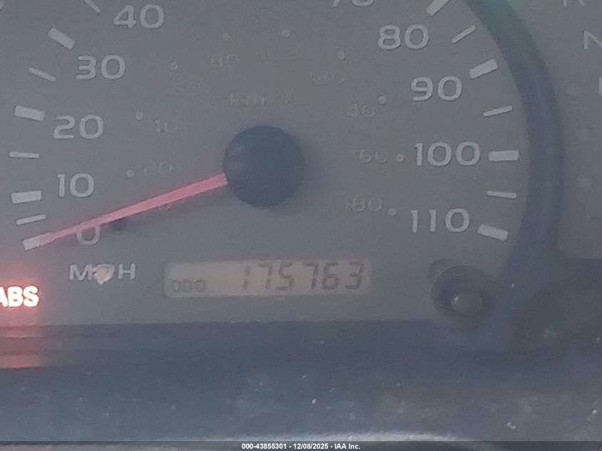 2004 Toyota Sequoia Sr5 V8 VIN: 5TDBT44A04S206397 Lot: 43855301