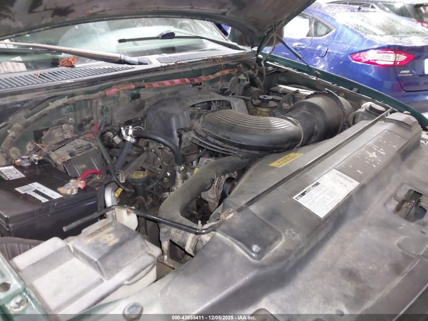 2000 Ford Expedition Xlt VIN: 1FMRU15L5YLB36585 Lot: 43855411