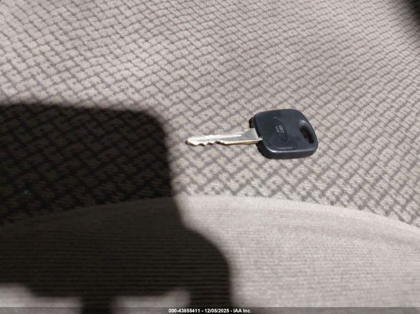 2000 Ford Expedition Xlt VIN: 1FMRU15L5YLB36585 Lot: 43855411