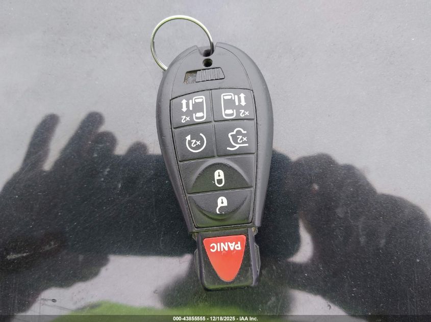 2013 Chrysler Town & Country Limited VIN: 2C4RC1GG8DR758137 Lot: 43855555