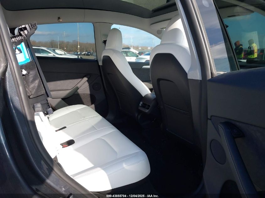 2024 Tesla Model Y Long Range Dual Motor All-Wheel Drive VIN: 7SAYGDEE2RA233659 Lot: 43855704