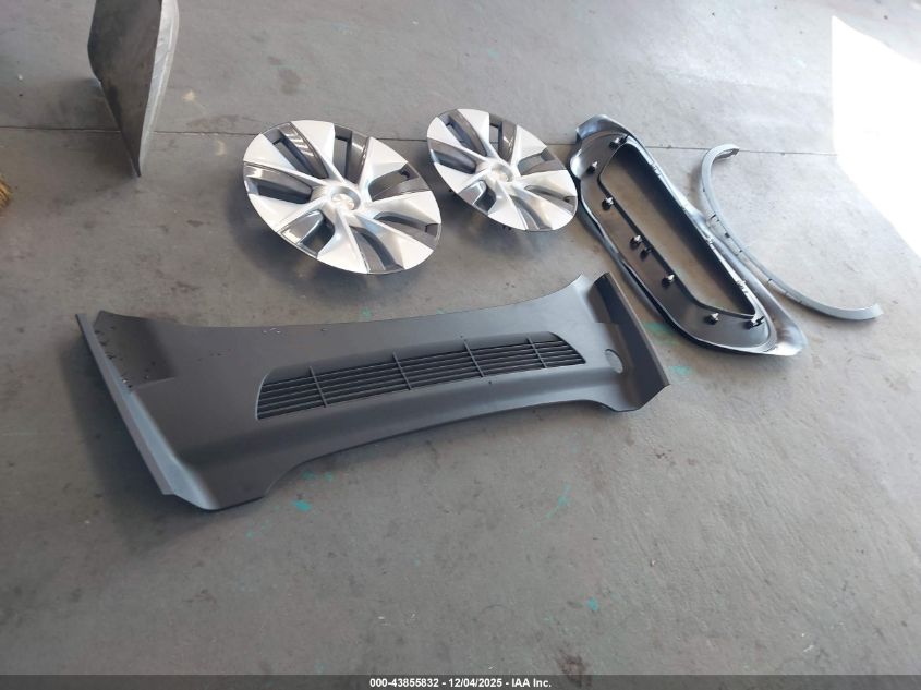 2023 Tesla Model Y Awd/Long Range Dual Motor All-Wheel Drive VIN: 7SAYGDEE0PA086951 Lot: 43855832