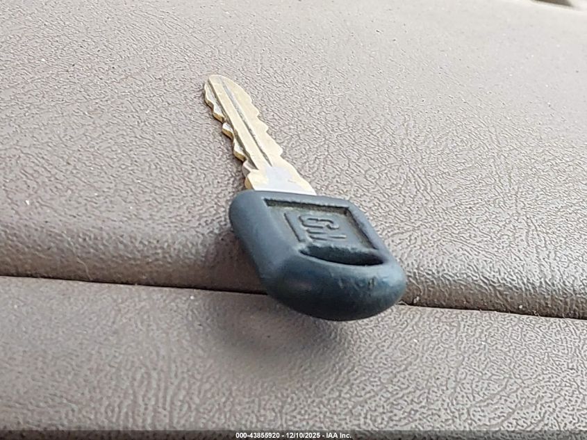 1995 Chevrolet Gmt-400 K1500 VIN: 2GCEK19K6S1223063 Lot: 43855920