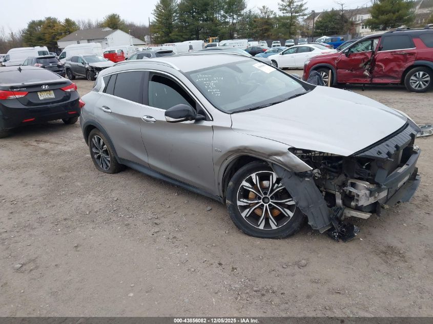 INFINITI QX30 LUXURY
