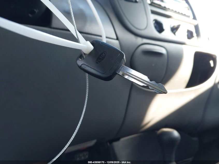 2001 Ford F-150 Xl/Xlt VIN: 2FTPF18Z11CA63205 Lot: 43856170