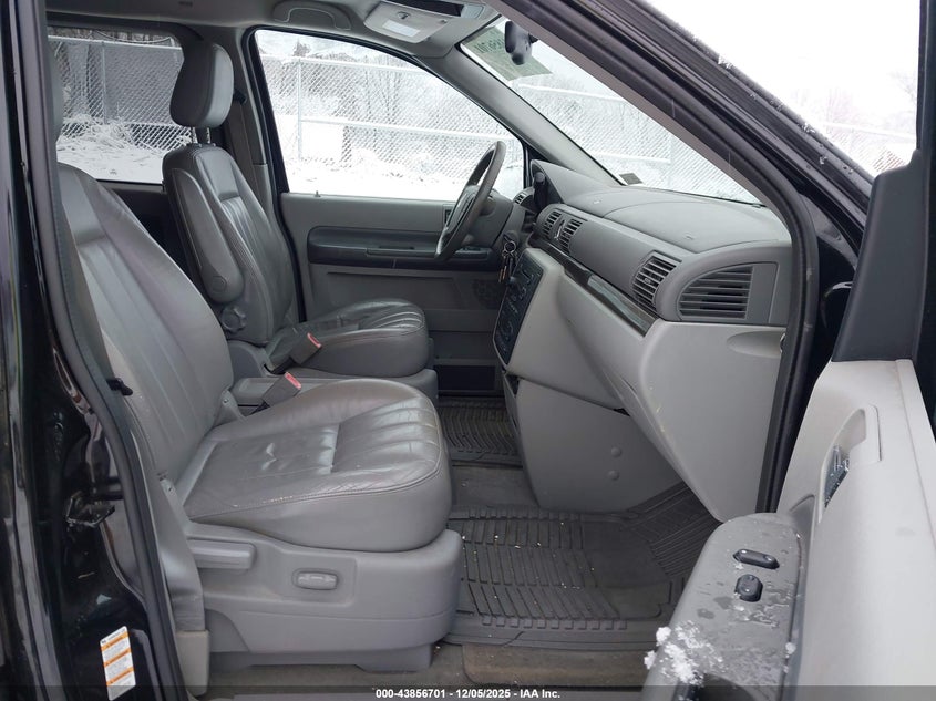 2MRDA20224BJ12926 2004 MERCURY MONTEREY photo no. 5